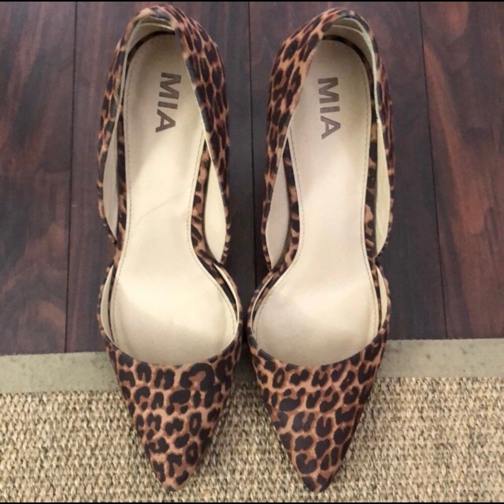 MIA “Margo” Leopard Print Pumps